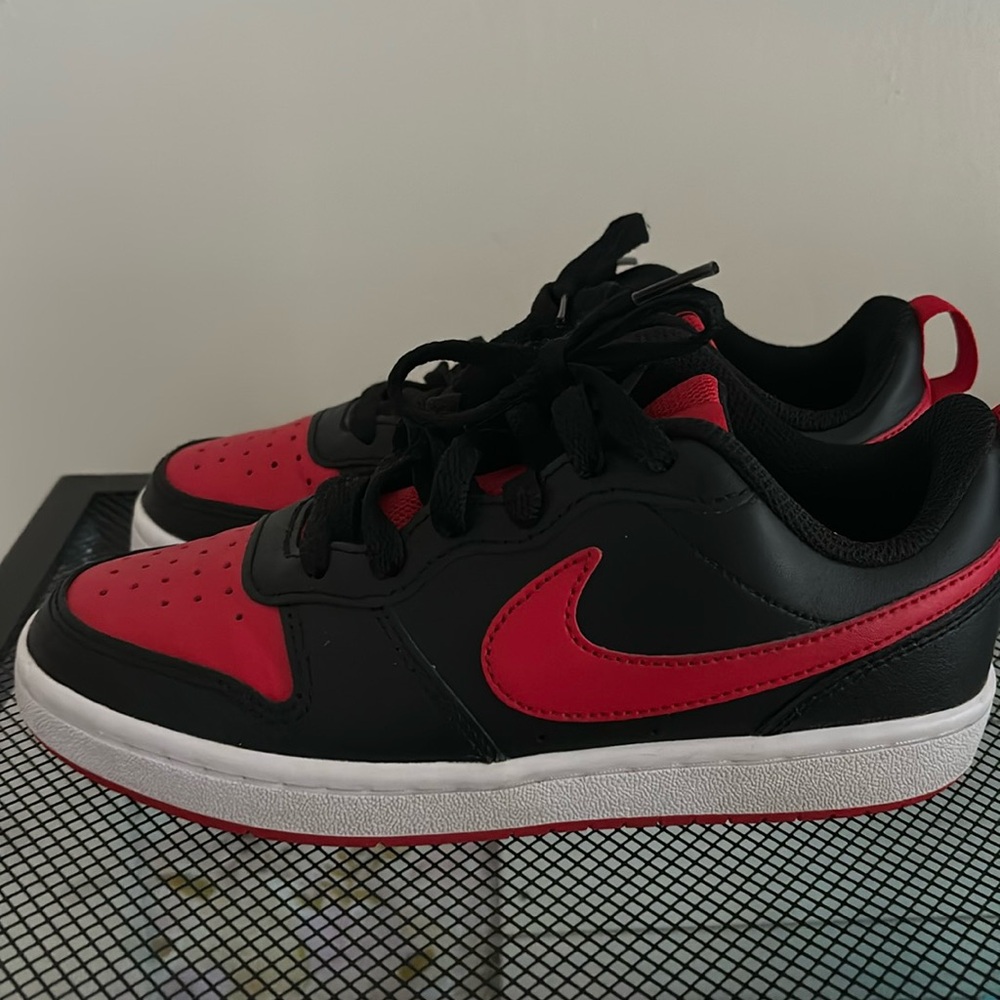 Kids Shoes size 4Y used but look new